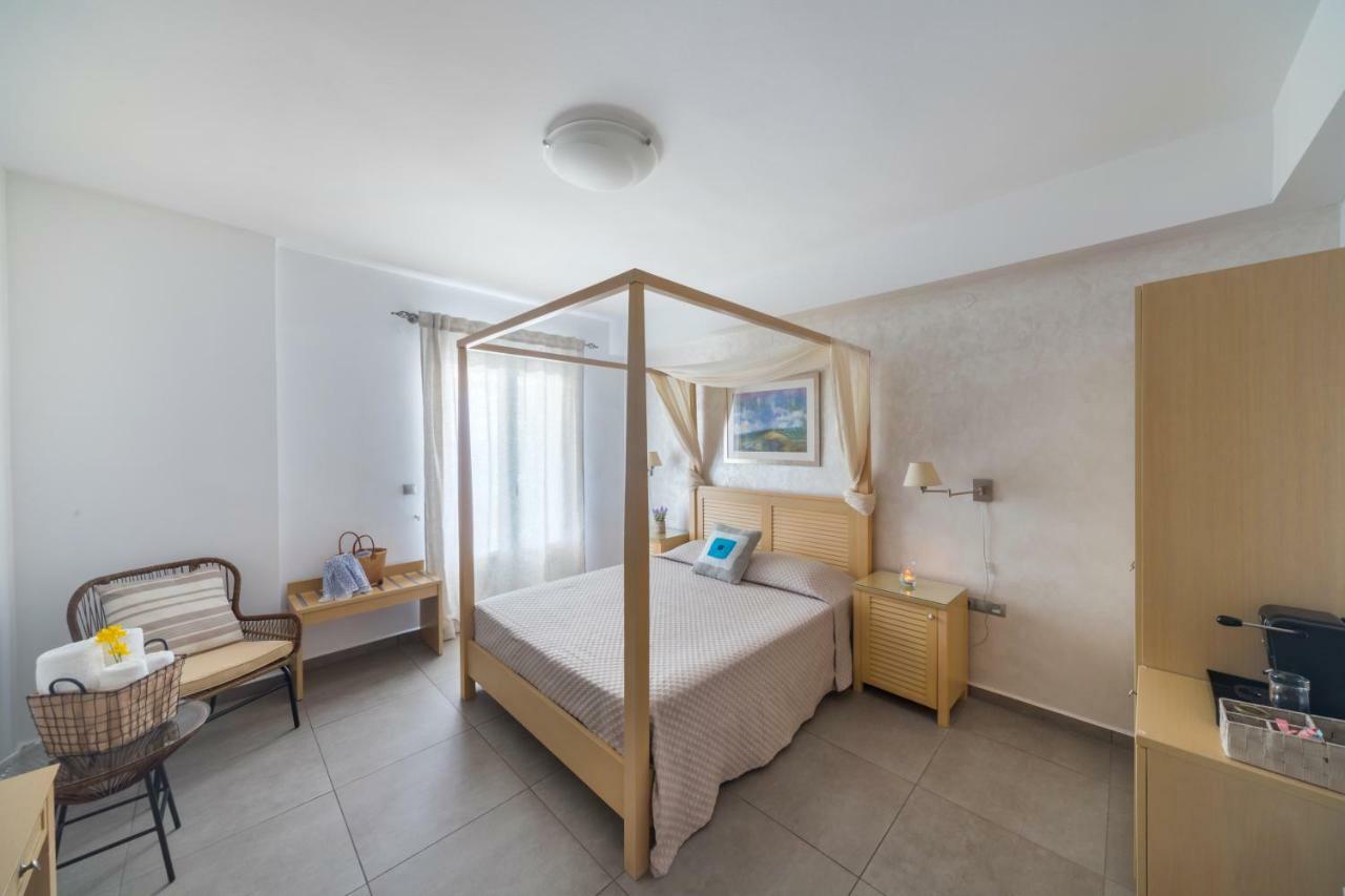 Blue Harmony Hotel Kini Extérieur photo